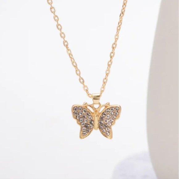 Gorgeous Butterfly Pendant Necklace - An Elegant Clavicle Chain for Women - Picture 2 of 4